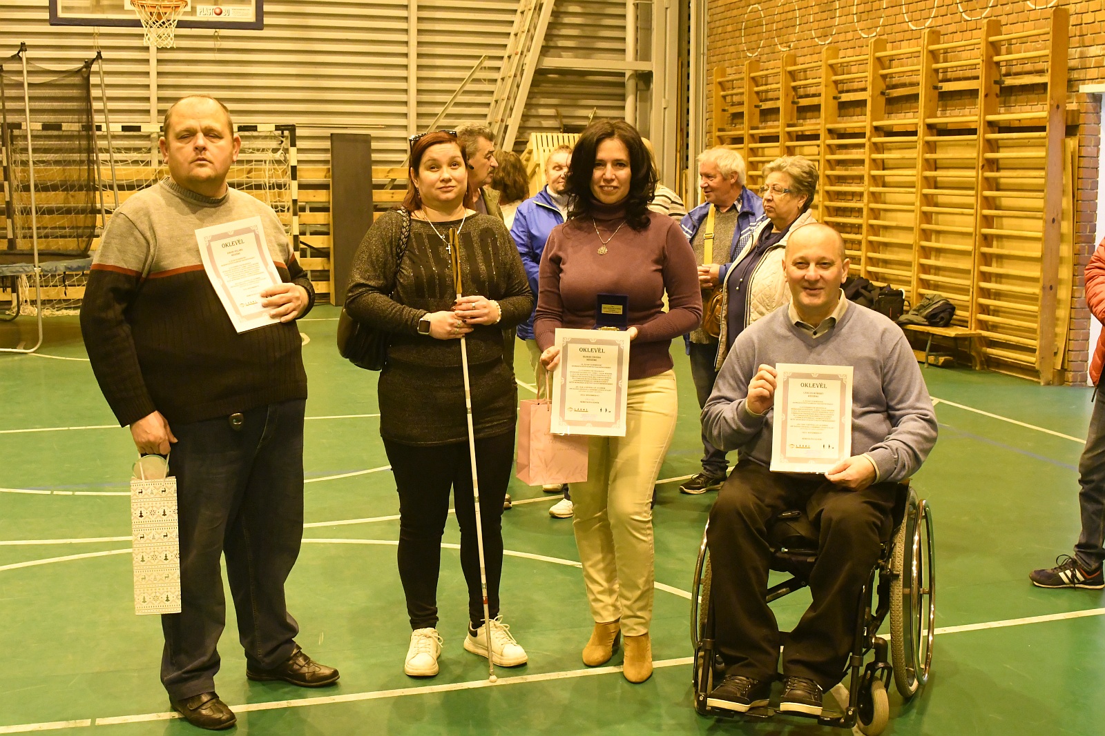 Fehérbot Hűség díjat vehetett át Elekes Zsuzsa a LÁRKE Egyesülettől